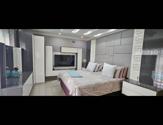 3 BEDROOM HOUSE FOR SALE IN OVERPORT